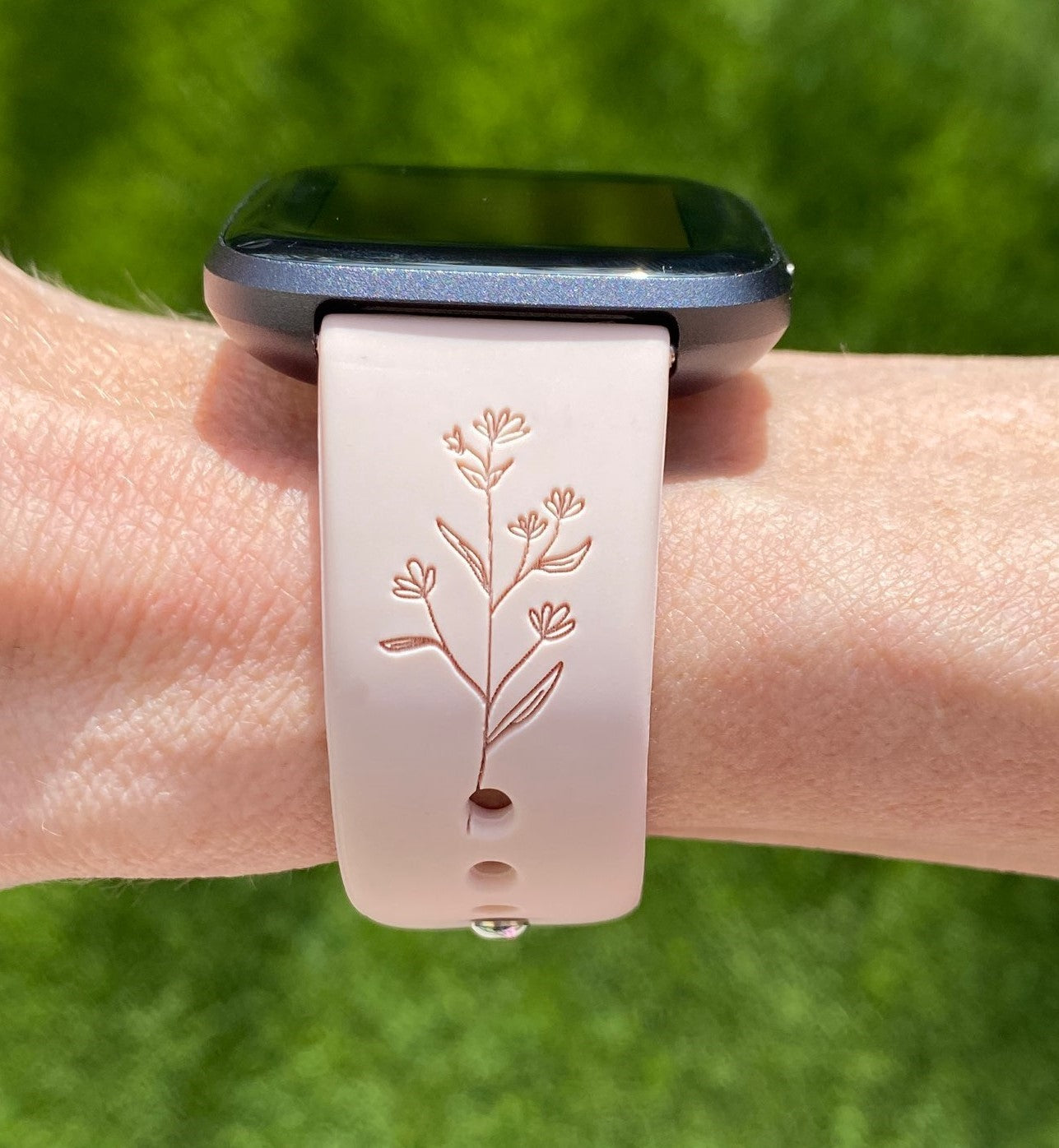 Fitbit versa best sale 2 petal band