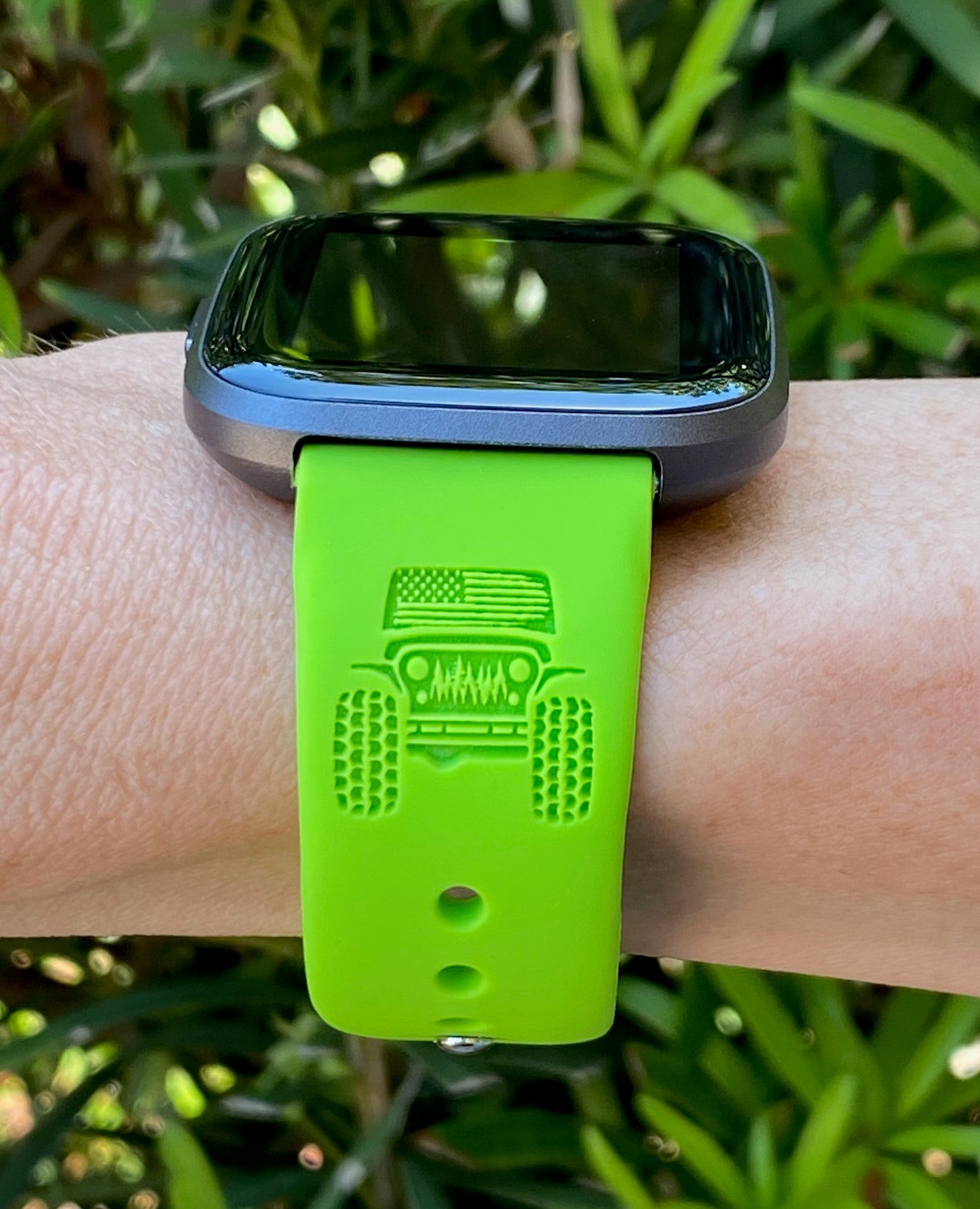 Fitbit versa green discount band